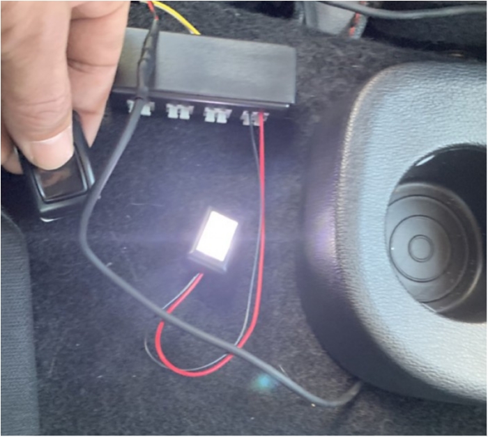 ルノー・ルーテシア4のヒューズボックスからアクセサリ電源をとって車内にLEDライトつけた話